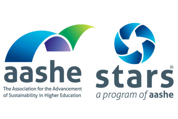 حصلت الجامعة على عضوية STARS من منظمة  Association for the Advancement of Sustainability in Higher Education (AASHE) لتميز الجامعة في تطبيق أعلى معايير الاستدامة في التعليم العالي